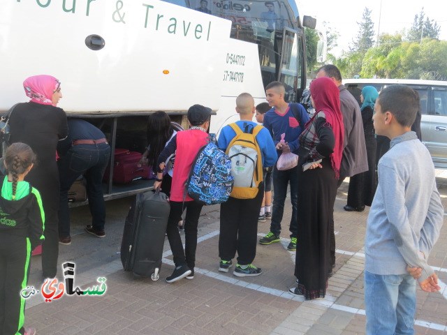 كفرقاسم جلجولية : طلاب مخيم الاردن يغادرون البلاد باتجاه عمان وسط فرح وسرور . 